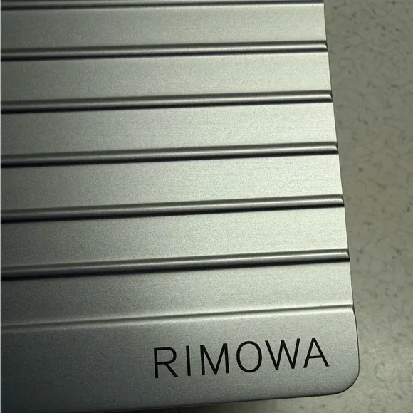 RIMOWA Original Aluminum Card Holder - Picture 4 of 15